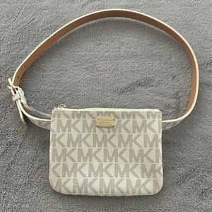 Michael Kors Belt Bag / 🤍